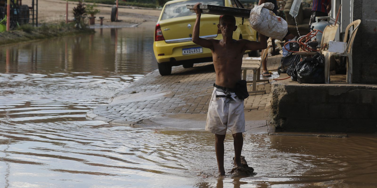 drenagem-inoperante-retarda-escoamento-de-aguas-na-baixada-fluminense