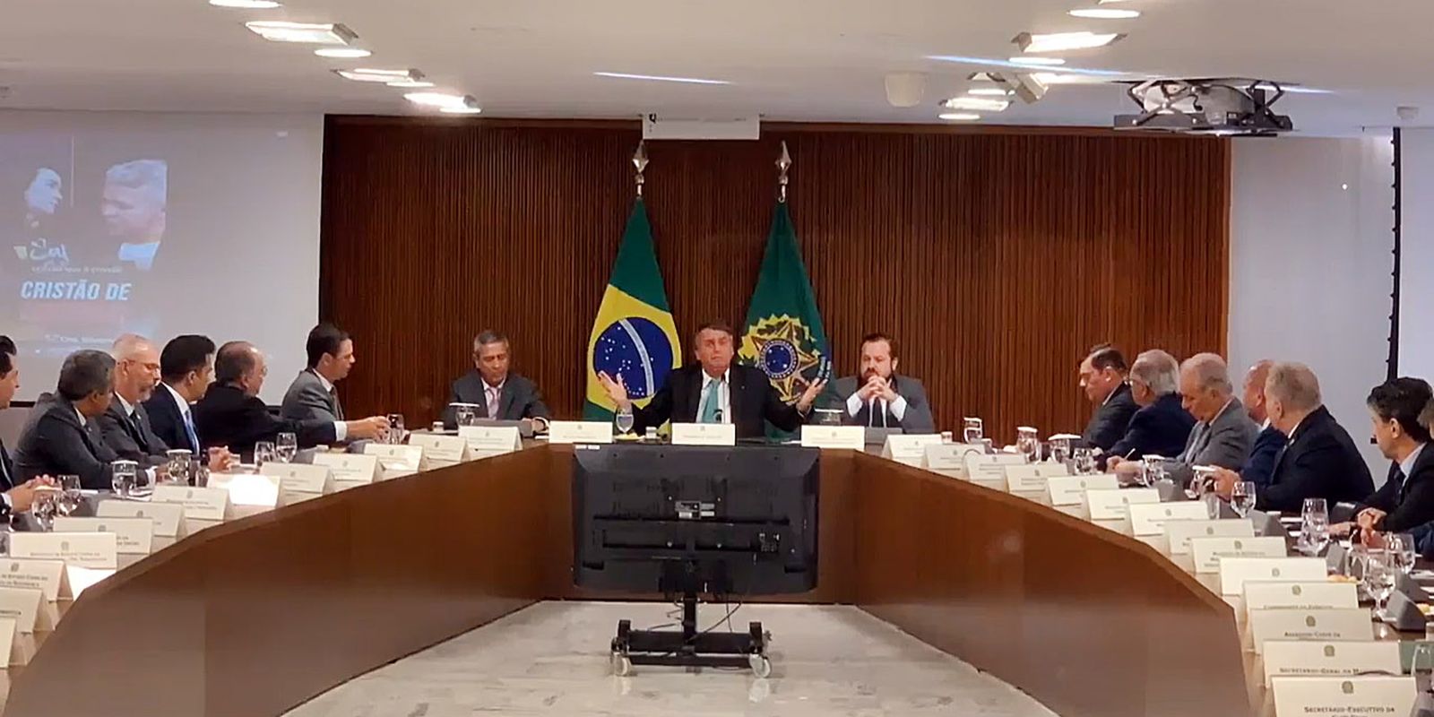 em-video,-bolsonaro-orienta-ministros-a-questionar-urnas-e-judiciario