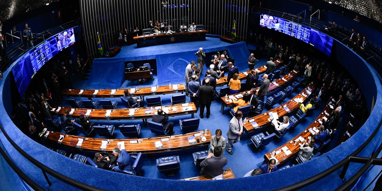 de-pai-para-filho:-homens-e-herdeiros-politicos-sao-maioria-no-senado