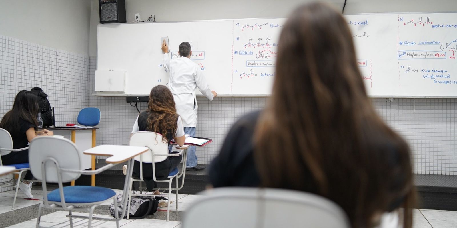 relatorio-amplia-formacao-basica-do-ensino-medio-para-2,2-mil-horas