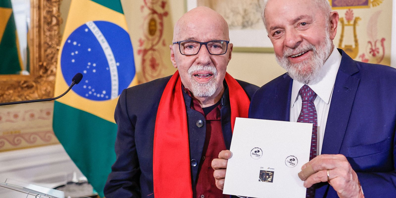 lula-lanca-selo-dos-correios-em-celebracao-a-obra-de-paulo-coelho