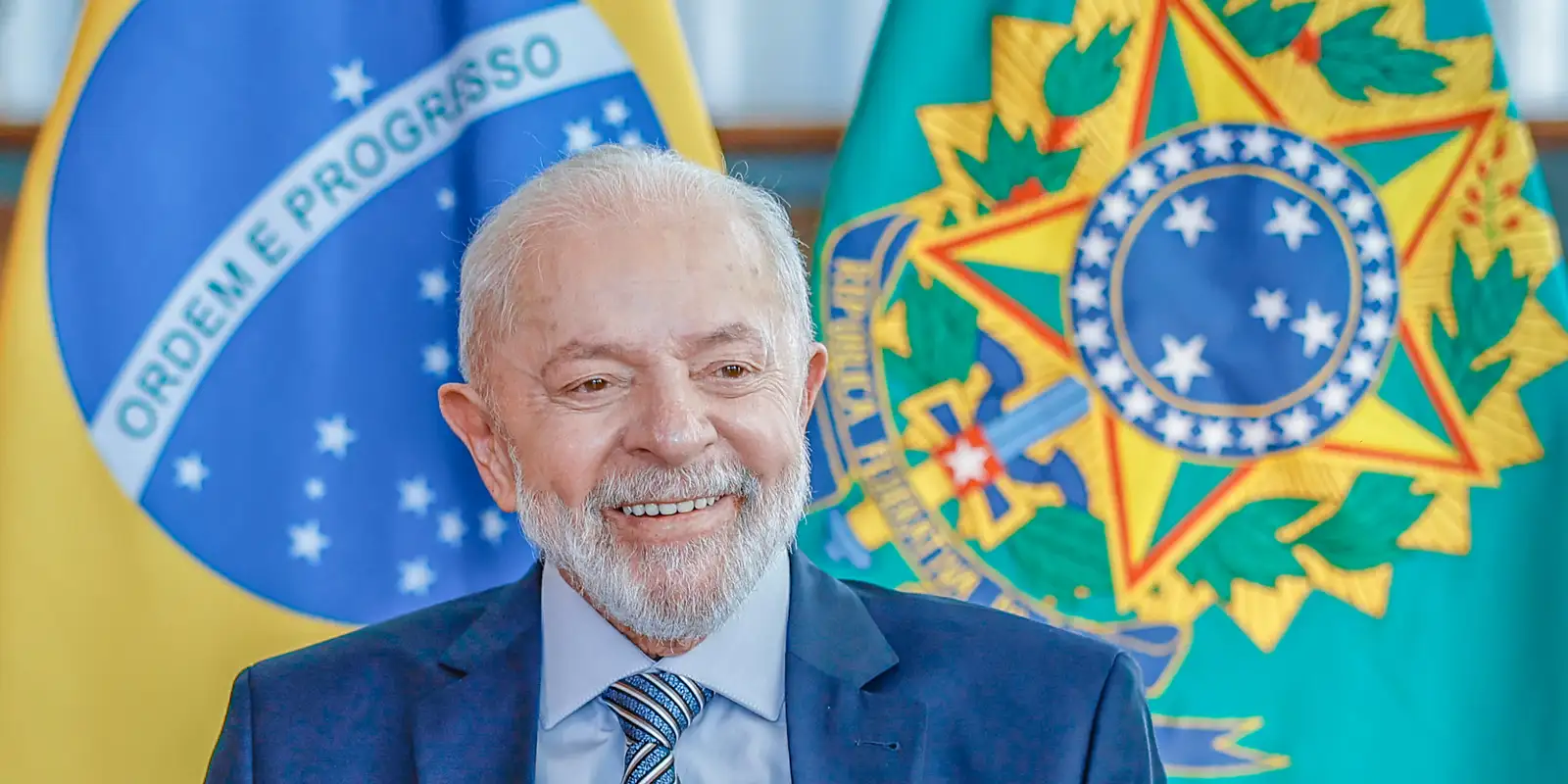 lula-desembarca-em-brasilia-apos-problema-com-aviao-no-mexico