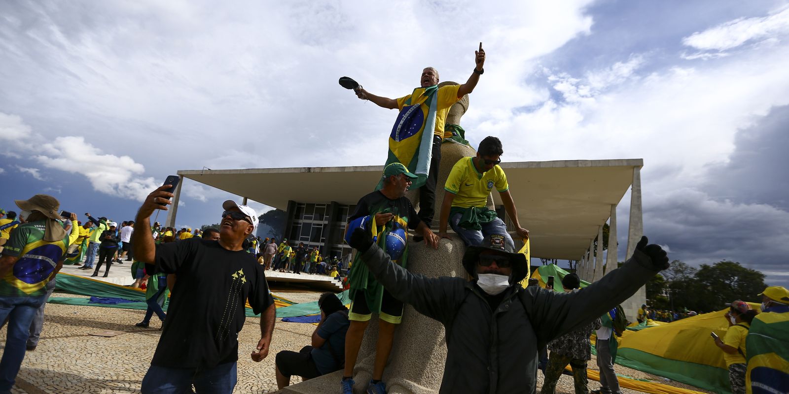 caminhos-da-reportagem-relembra-ataques-de-8-de-janeiro-de-2022