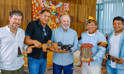 lula-recebe-indigenas-do-xingu-e-promete-visita-ao-territorio